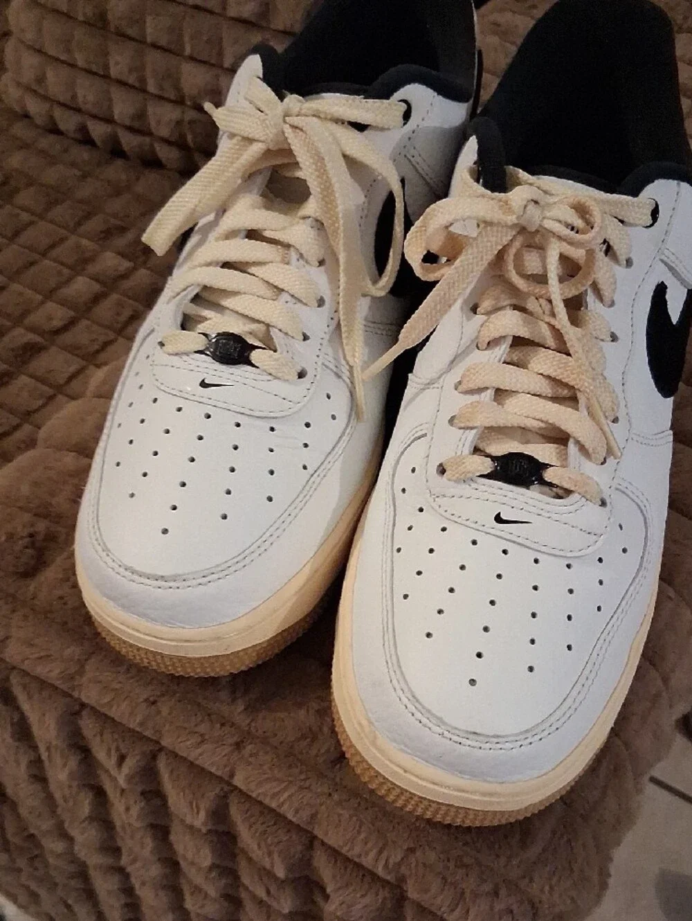 Nike Men’s White & Black Low-Top Sneakers with Cream Sole